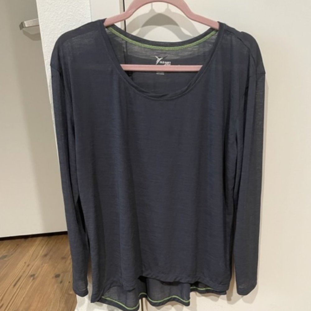 Old Navy dark gray sheer active wear top long sleeve Size Medium